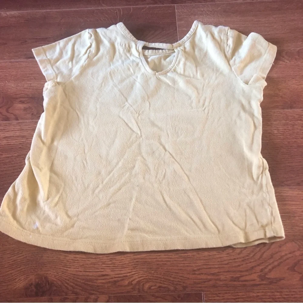 Old Navy yellow bear short sleeve graphic tee in size S (6-7)